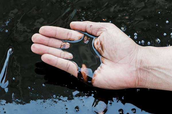 oil spill clean up services